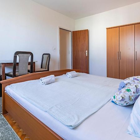 Awesome Apartment In Medulin With Kitchen Kültér fotó